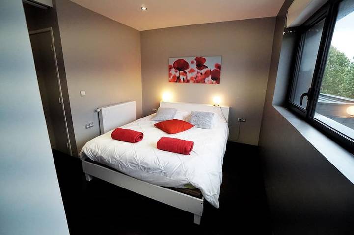 Loft – 15 people – 7 bedrooms – 6 bathrooms – Jacuzzi, Pool Table, Swimming Pool in Arques, Saint-Omer und Umgebung