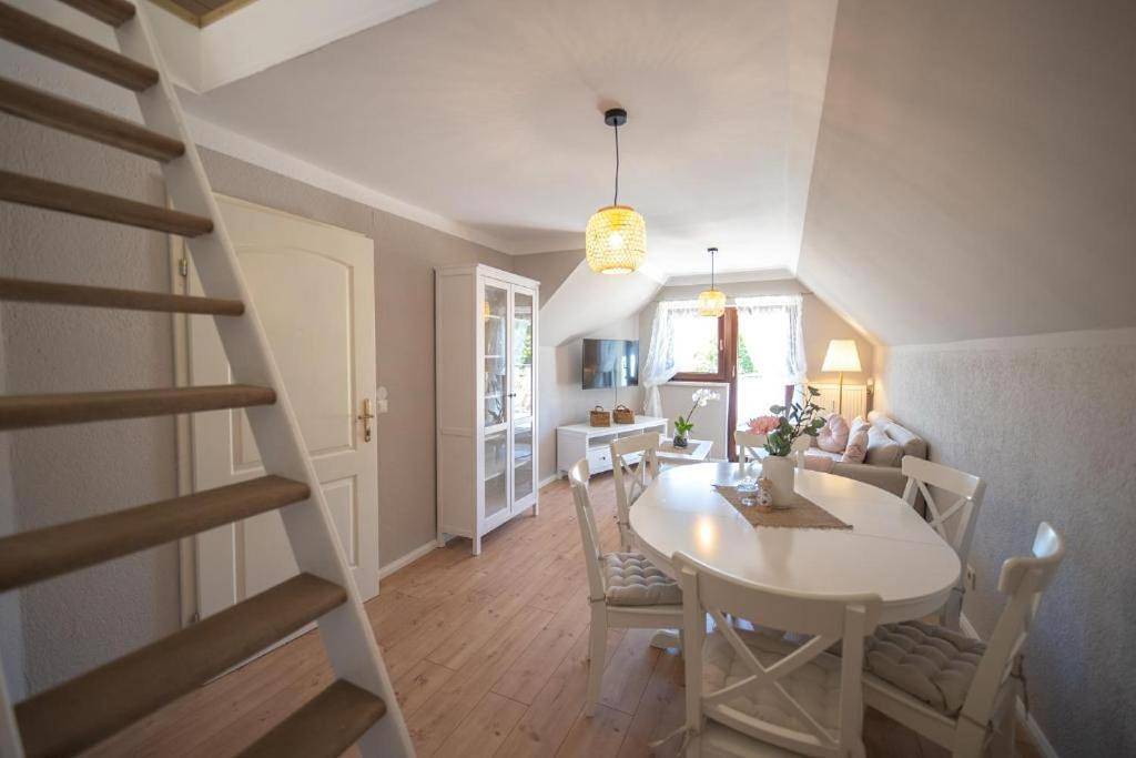 Ganze Wohnung, Room 306 with communal kitchen/balcony in Krumpendorf am Wörthersee, Klagenfurt-Land