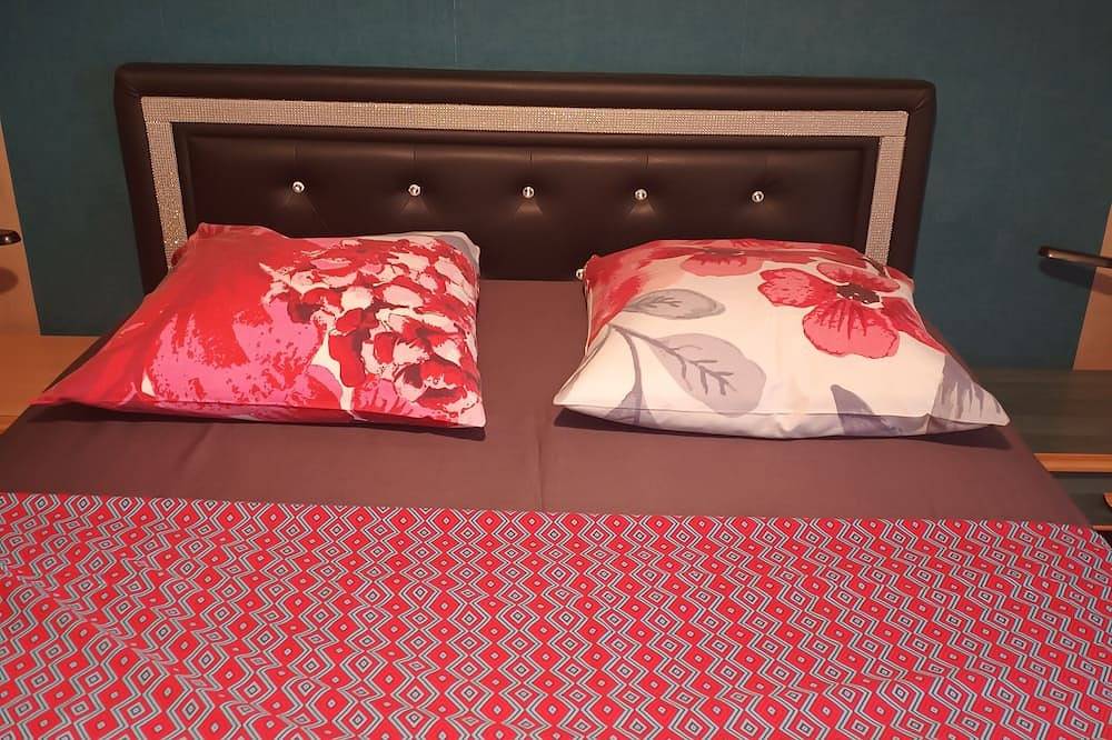 Normandy landing beaches room in Saint-Lô, Saint-Lô region