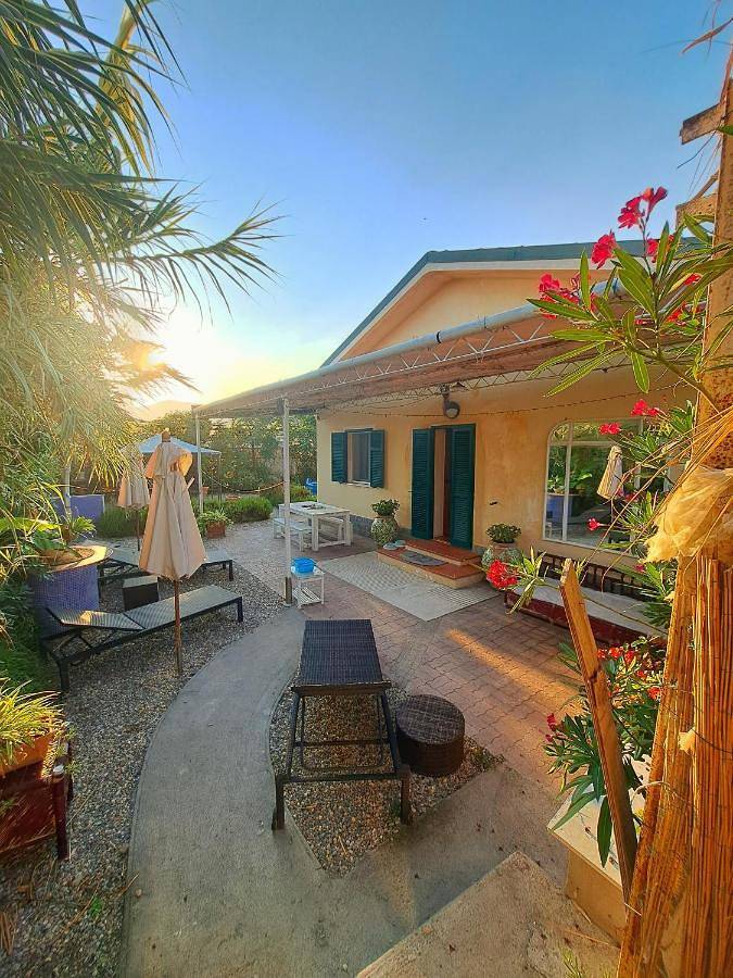 Casa vacanza per 5 persone, con Terrazza e Giardino nonché Panorama a Vallecrosia
