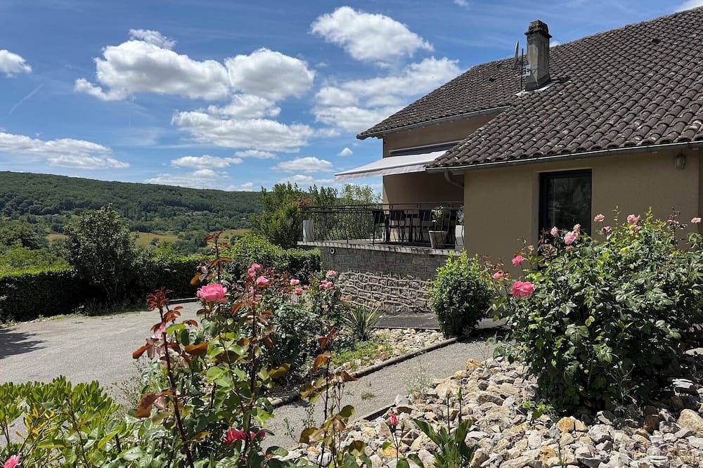 House for 8 people • Panoramic View of Lac du Causse • Rated ⭐⭐⭐⭐ • Air-conditioned in Lissac-sur-Couze, Brive-la-Gaillarde region