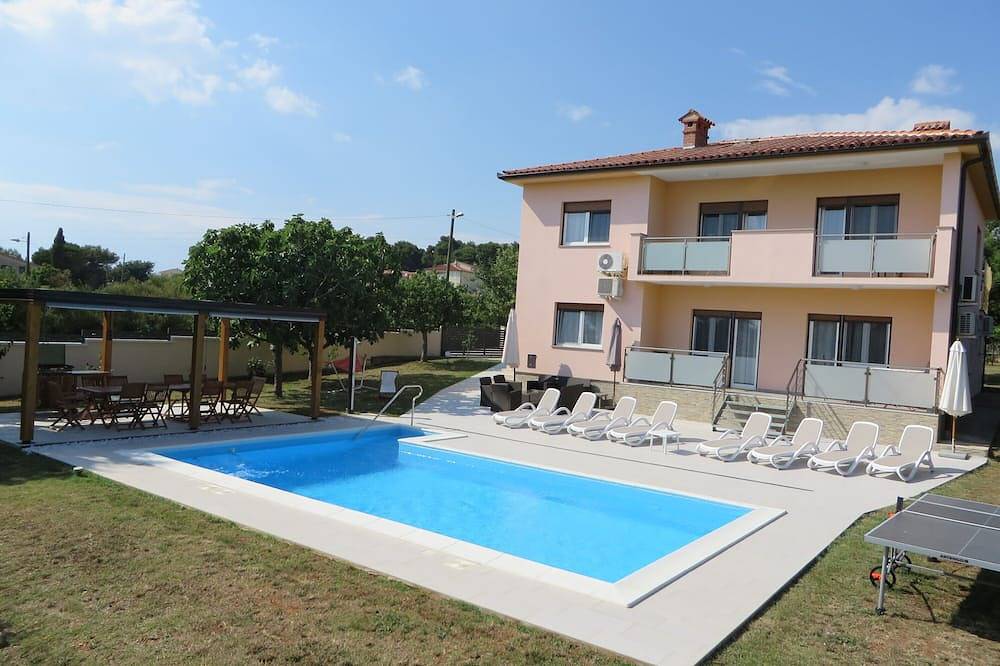 Villetta con piscina privata, idromassaggio e biciclette gratuite in Medulin (città), Medolino