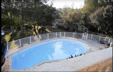 Gîte pour 10 personnes, avec terrasse ainsi que jardin et piscine à Villetelle