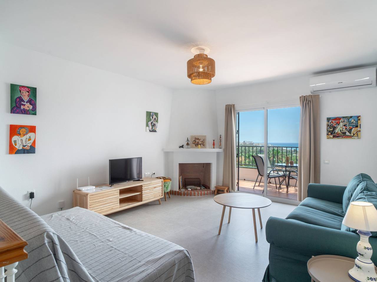 Luxusvilla mit Pool und Klimaanlage in Nerja in Urbanisierung Tropicana, Nerja