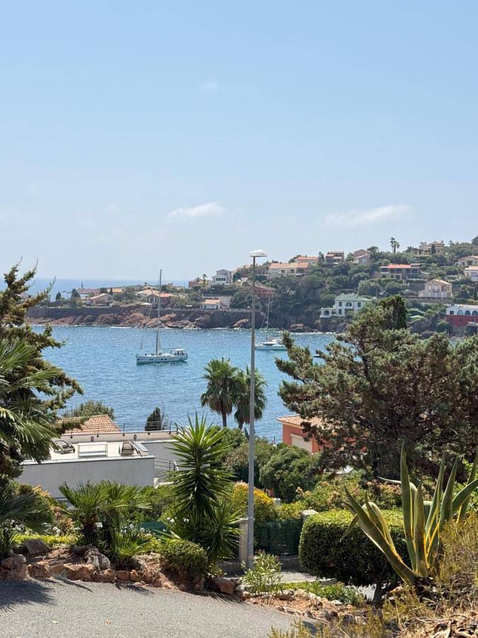 Gîte pour 2 personnes, avec Balcon ainsi que Terrasse et Vue dans Plage d'Anthéor - 3