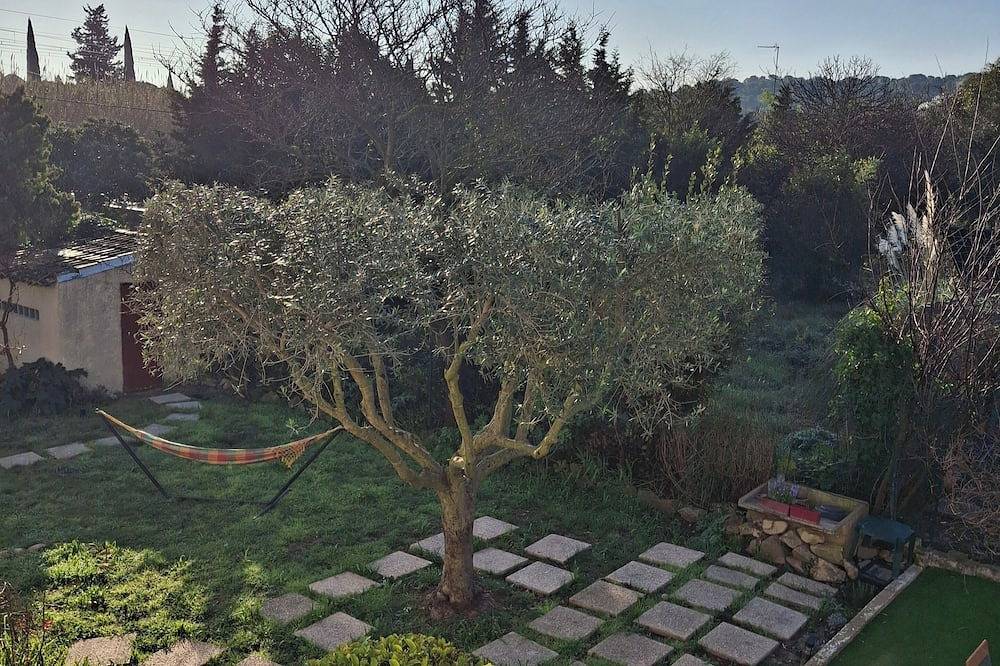 House close to the historic center, able to accommodate 6 adults in comfort, in Villeneuve-lès-Avignon, Nimes region