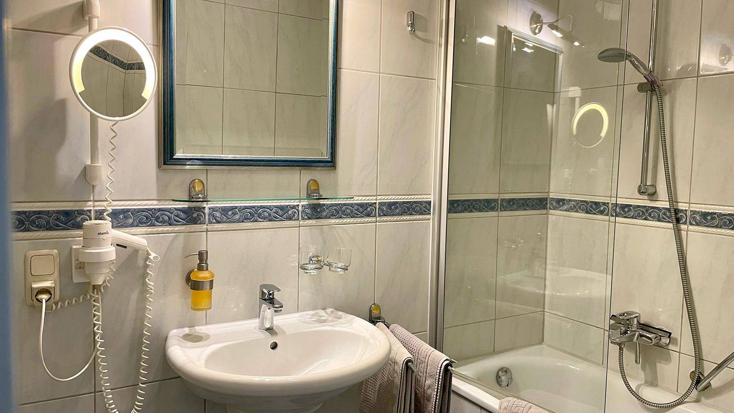 Ganze Wohnung, Gemütliche Atmosphäre im klassischen Landhausstil in Ahrenshoop, Fischland