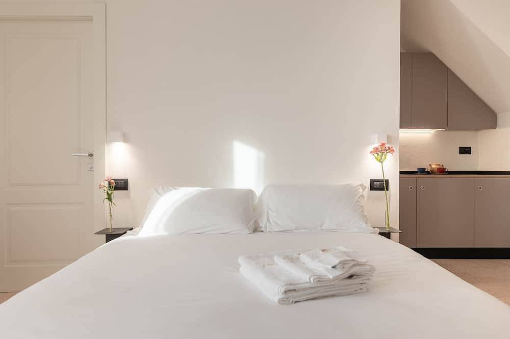 Ognissanti Suites - Cisterne Romane Suite, Suite with double -bed, private bathroom, kitchenette in Fermo (Pueblo), Fermo
