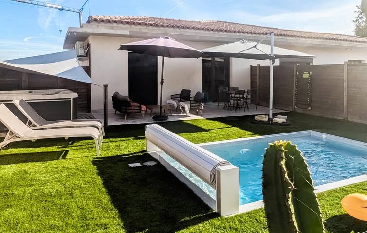 Location de vacances pour 2 personnes, avec Terrasse et Piscine à Roquefort-les-Pins