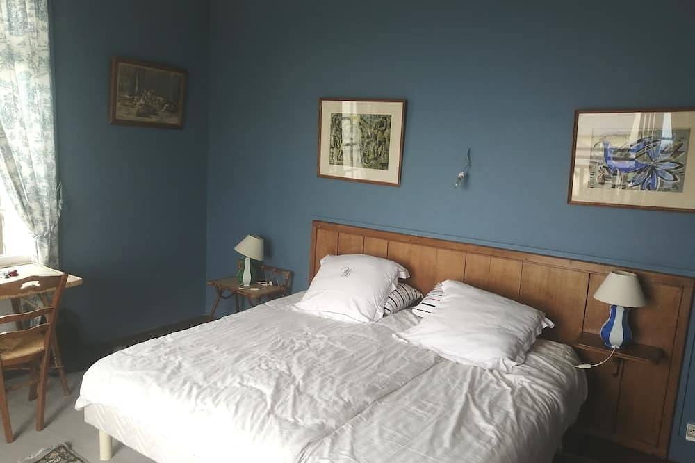 Appartement entier, Premier étage indépendant avec jardin sur le bord de mer. in Luc-sur-Mer, Région de Caen