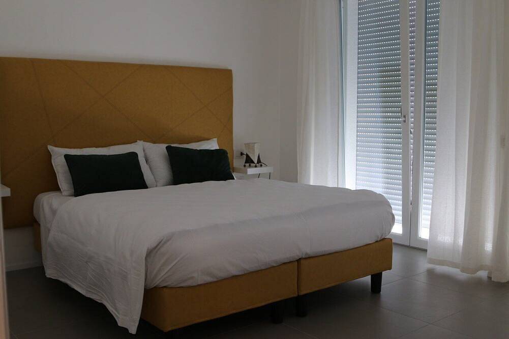 Geheel appartement, Apartment With Independent Balcony/Terrace in Nago-Torbole, Garda Bergen