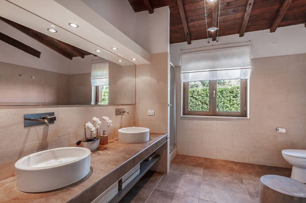 Villa Zefiro - Quattro Camere da Letto Villa, Ospiti Massimo 9 in Tarquinia, Provincia di Viterbo