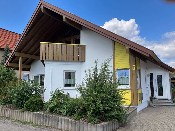 Appartamento intero, Appartamento vacanze 'Berglen-Domizil, 2 camere' con vista sulle montagne, terrazza privata e Wi-Fi in Berglen, Rems-Murr-Kreis