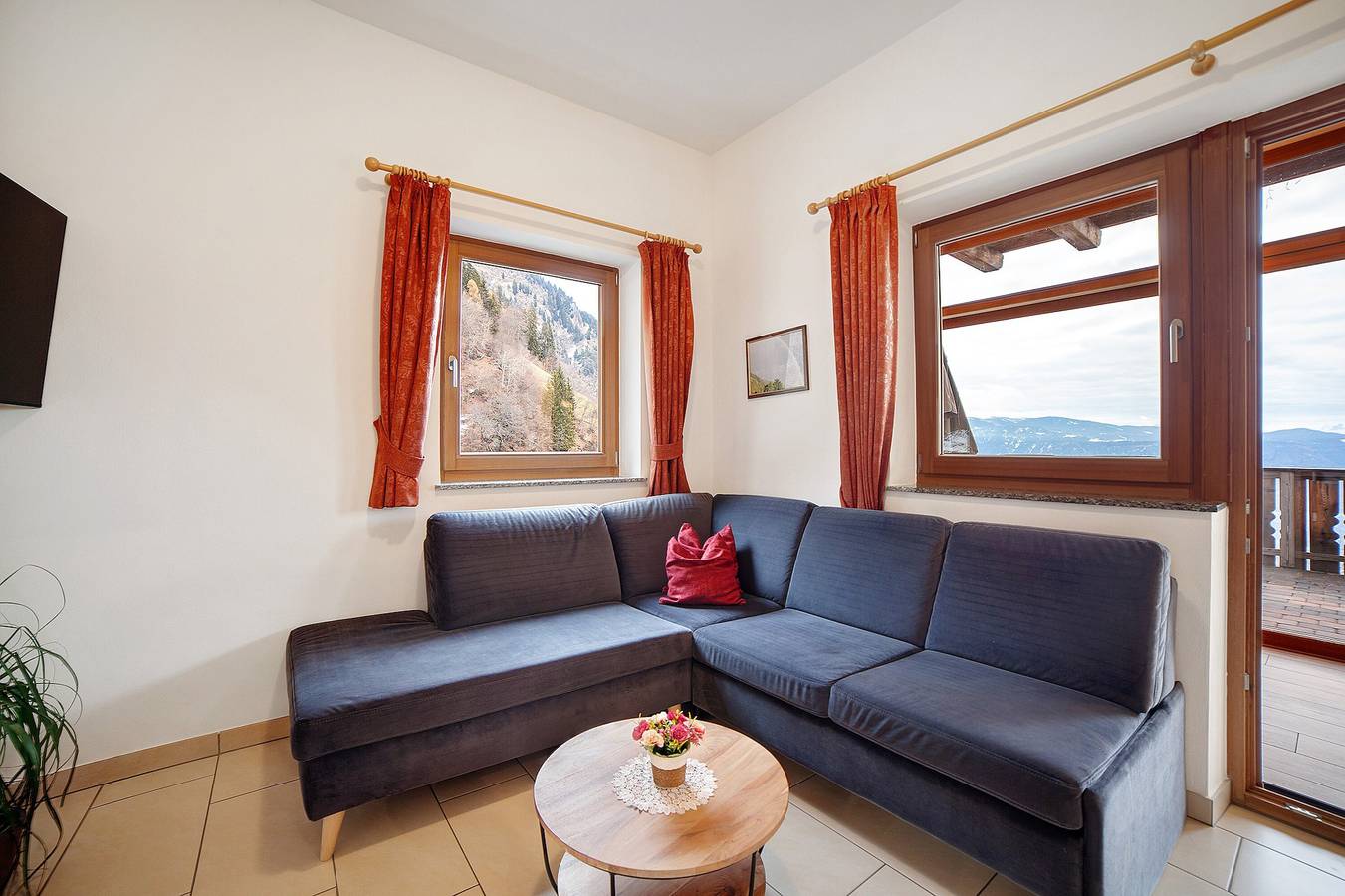 Ganze Wohnung, Ferienwohnung 'Storchennest' mit Bergblick, Gemeinschaftsgarten und Wlan in Algund, Texelgruppe