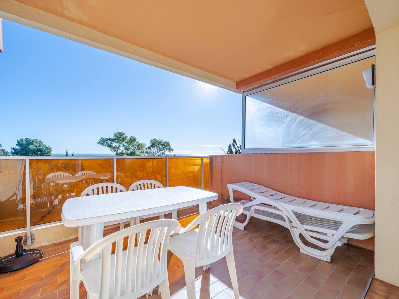 Ganzes Studio, Studio mit Wlan, 4 Pers., Meerblick von der Terrasse in Roquebrune-Cap-Martin, Nizza und Umgebung