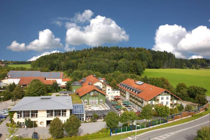 Hotel für 10 Personen, mit Terrasse und Garten sowie Sauna in Miesbach - 3