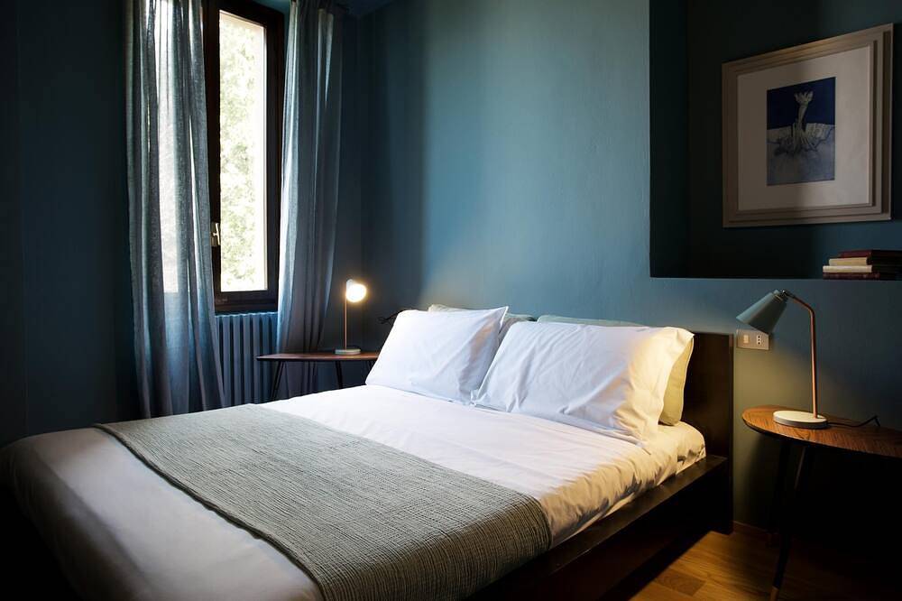 Hel lejlighed, Suite \"Gardone\" at 2 steps from the lake with panoramic view. Lounge bar and swimming pool in Riva (Faggeto Lario), Faggeto Lario