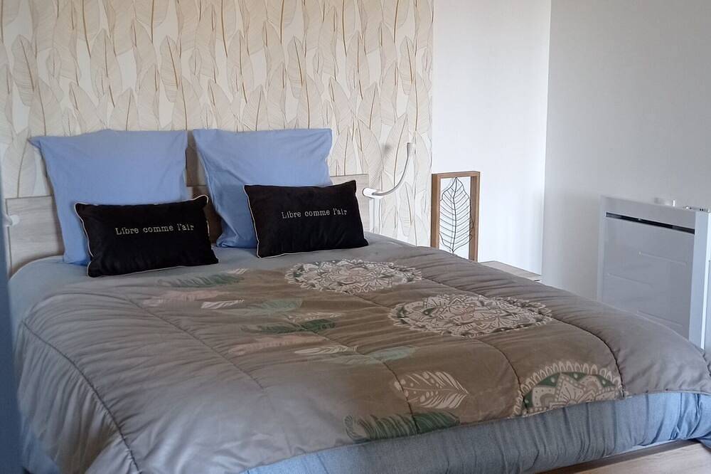 Ganze Wohnung, Apartment-Panorama-Ensuite mit Dusche-Blick auf die Landschaft in Auch, Gers