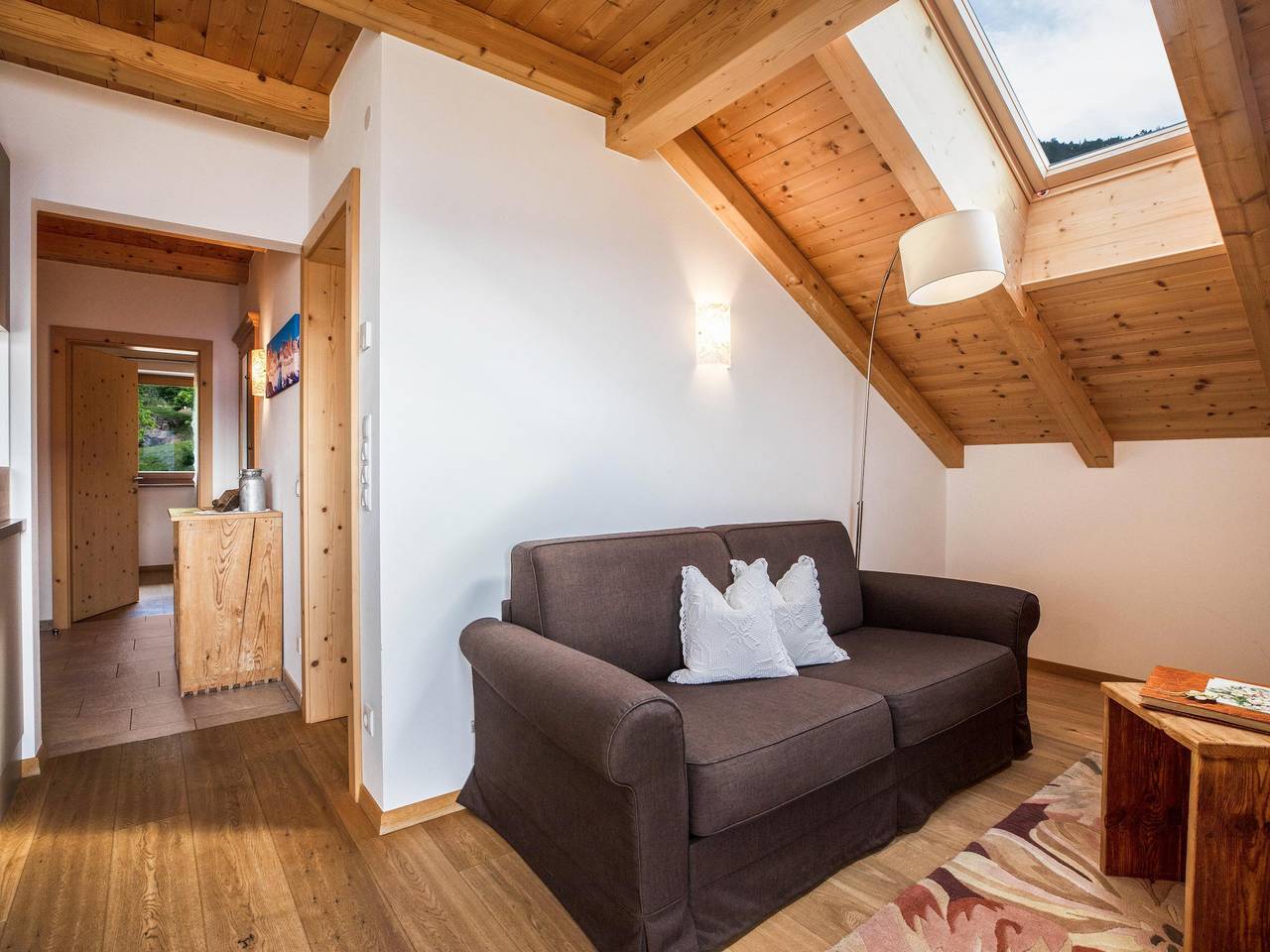 Entire apartment, Holiday Apartment 'Wernerhof Fewo Rosela' with Mountain View, Shared Garden and Wi-Fi in Glaning, Jenesien