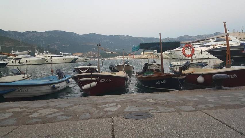 Ferienhaus für 3 Personen, mit Terrasse und Garten sowie Ausblick in Budva
