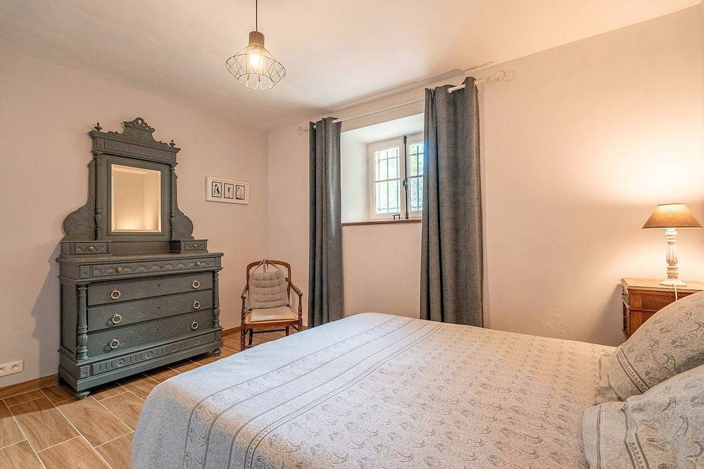 Maison de Vacances 'Mas Viticole À 10 Min De Narbonne' avec Piscine Privée in Bizanet, Région de Narbonne