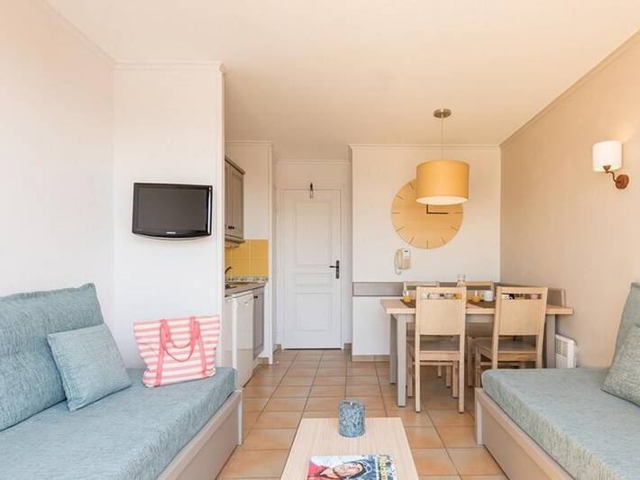 Camping pour 4 personnes, avec bassin pour enfant, adapté aux familles à Roquebrune-sur-Argens - 4