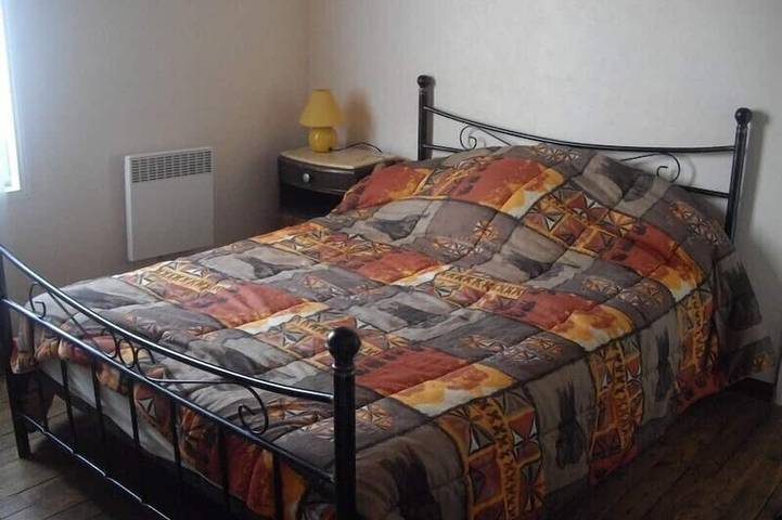 Location de vacances pour 8 personnes, avec jardin ainsi que jacuzzi et terrasse à Singles (Puy-de-Dôme) - 4