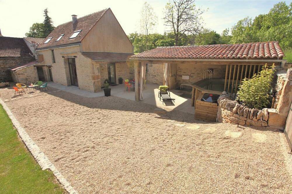 Les Pierres du Quercy : authentique et piscine chauffée - 6 personnes in Varaire, Quercy