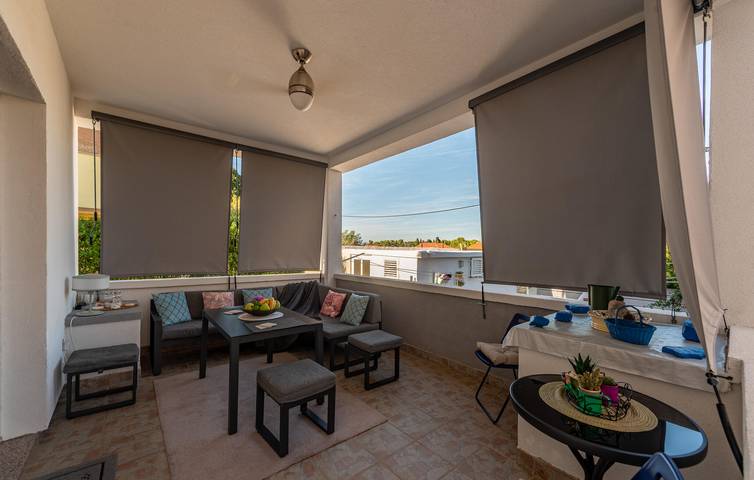 Apartamento vacacional entero, Apartamento con vistas al mar, wifi, terraza y aparcamiento cerca de la costa in Preko, Isla de Ugljan