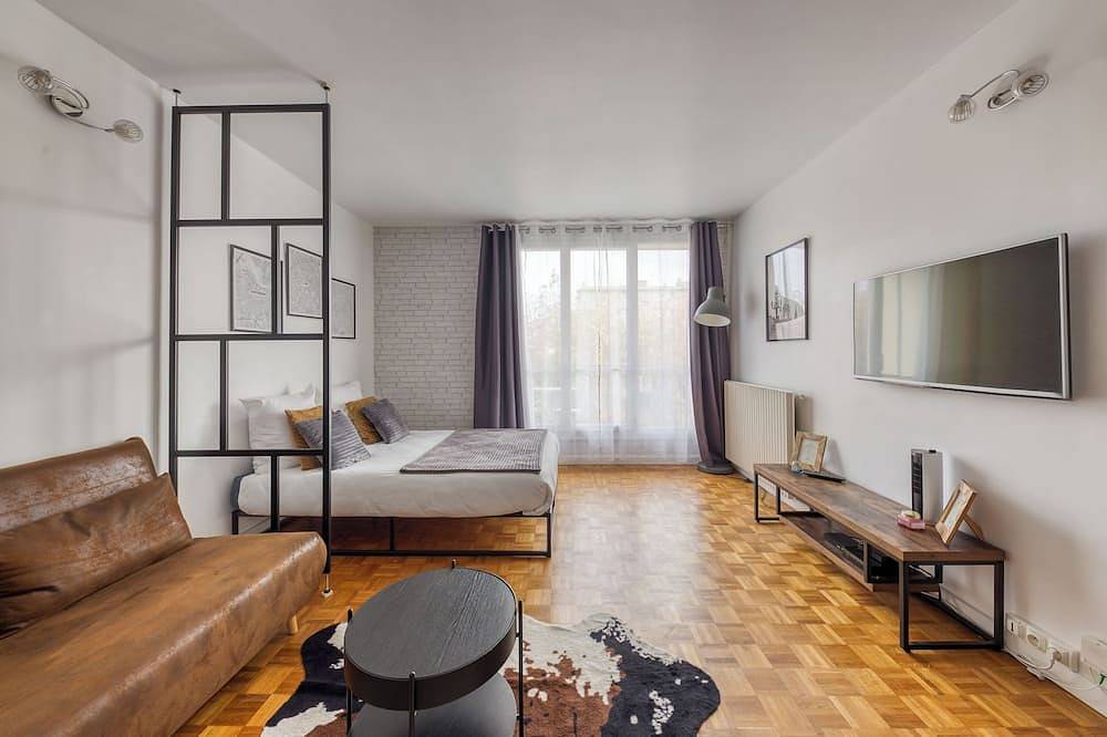 Entire apartment, Industrial apartment in charming Saint-Mandé with Balcony and Wifi Near Metro 1 in Saint-Mandé, Val-de-Marne