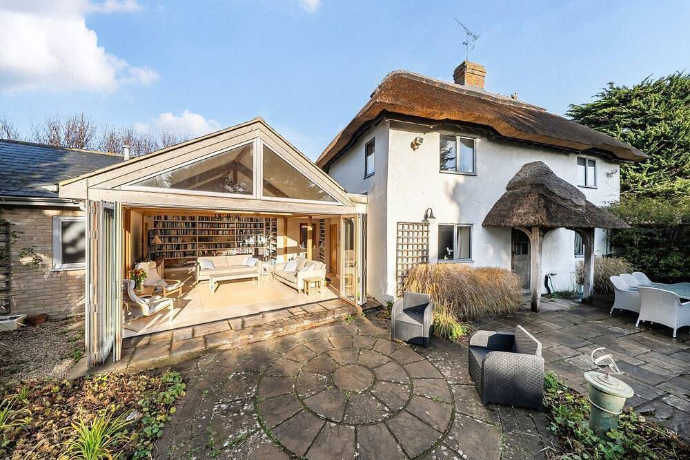 West Wittering Family Beach Escape – Sleeps 8, Garden & Dog Friendly in West Wittering Beach, West Wittering
