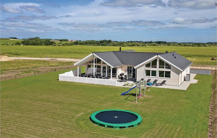 Ferienhaus für 18 Personen, mit Terrasse und Whirlpool sowie Garten und Pool in Hostrup Strand