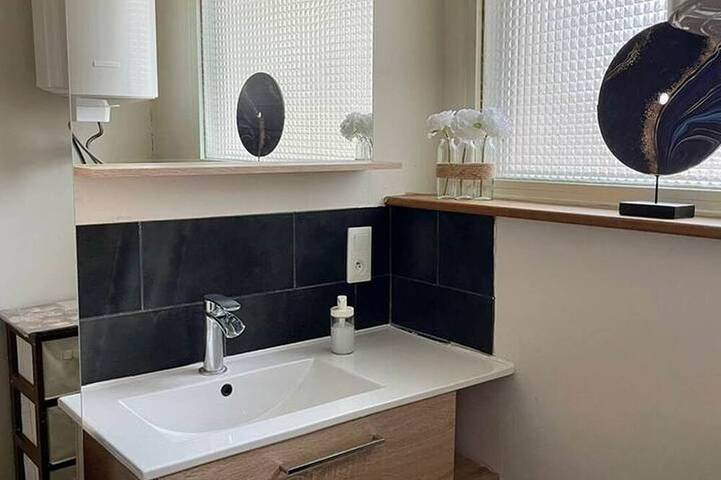 Appartement entier, La Villa Louana - numéro - 3 in Aubusson, Région d'Aubussargues