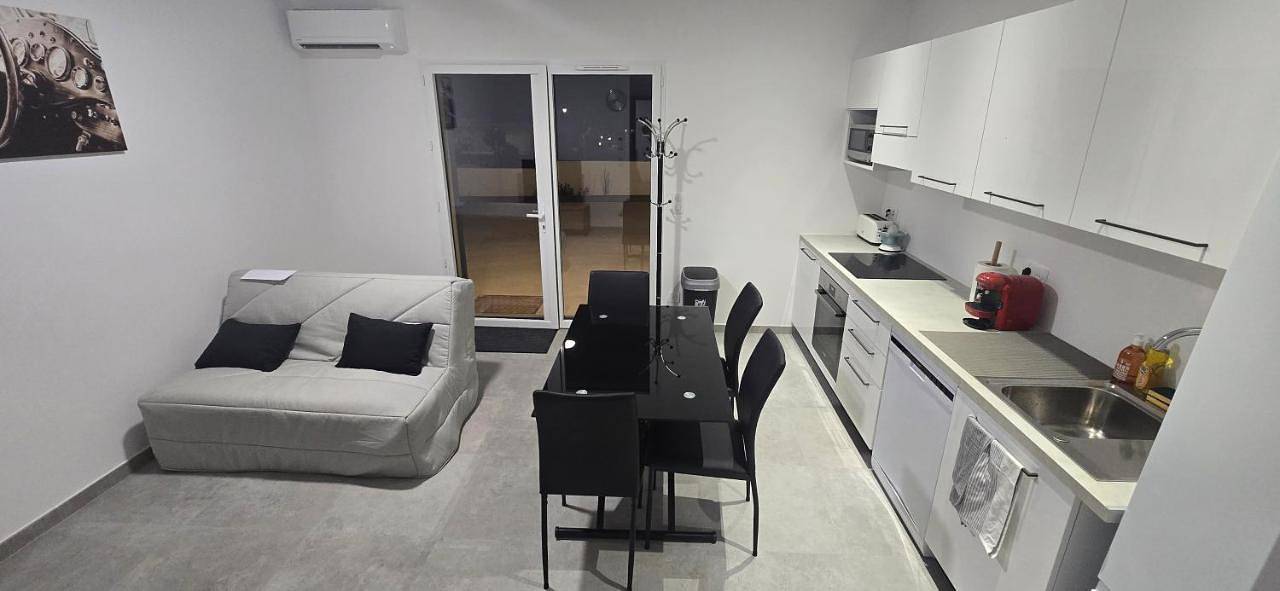Appartement entier, Apartment - Ground Floor in Palasca, Région de Calvi