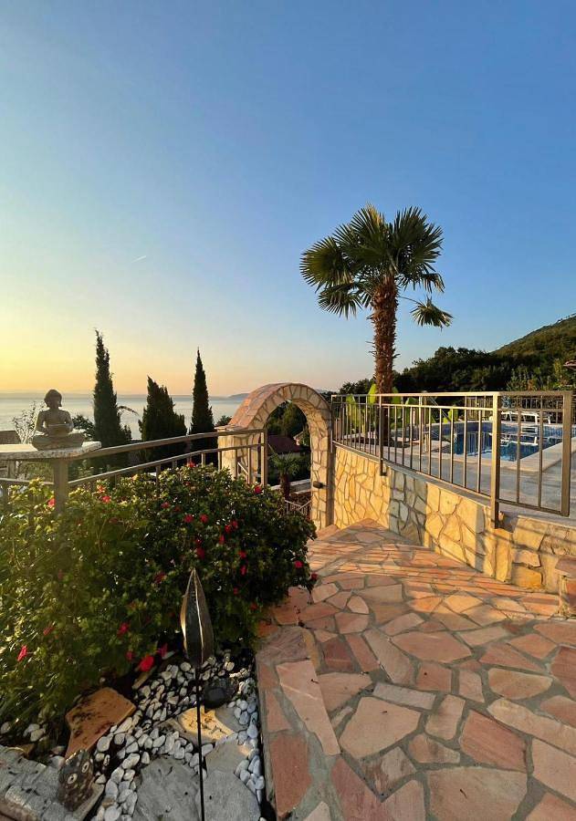 Villa pour 6 personnes, avec piscine et vue sur le lac ainsi que vue et jardin à Lovran - 4