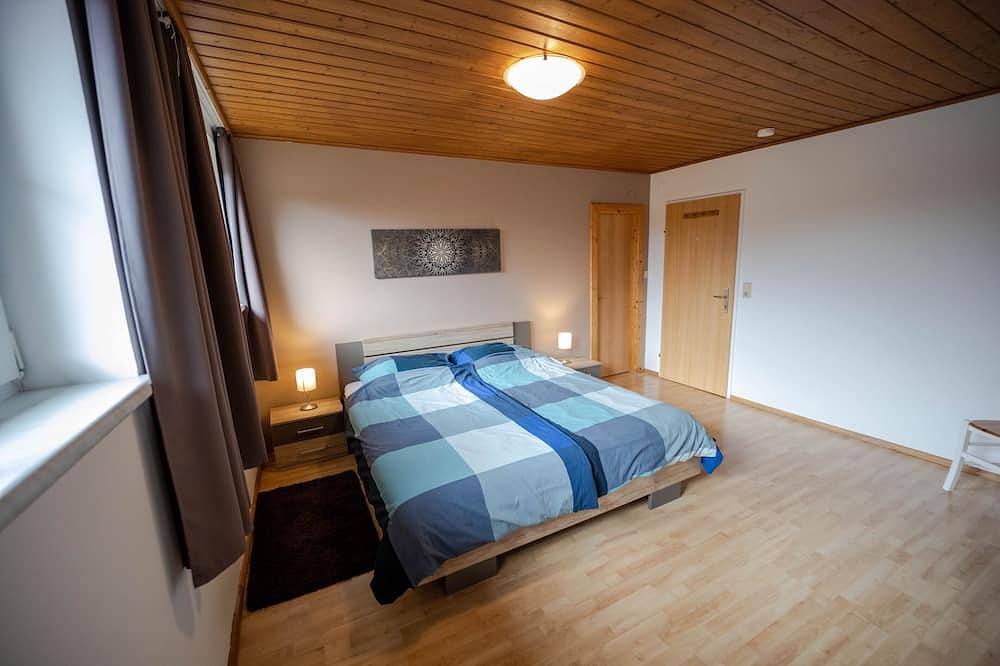 Chalet 48 - Holiday home with pool near Nassfeld and many lakes in Gailtaler Alpen, Gitschtal