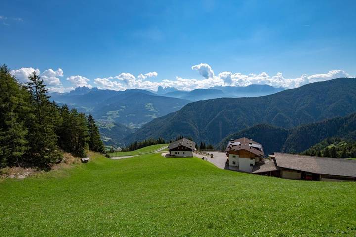 Gîte pour 10 personnes, avec jardin et vue, adapté aux familles à Chiusa - 2