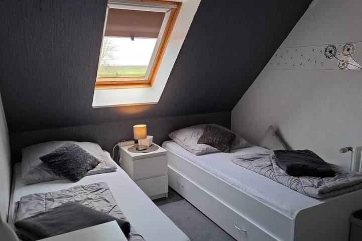 Ganze Wohnung, Ferienwohnung an der Nordsee/ Deich zentrale ruhige Lage modern, Wlan bis 5 Pers in Neßmersiel, Dornum