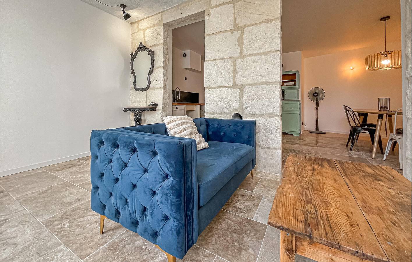 Encantador apartamento de 2 dormitorios con jacuzzi, wifi y aparcamiento en Beaucaire in Beaucaire, Region de Nimes