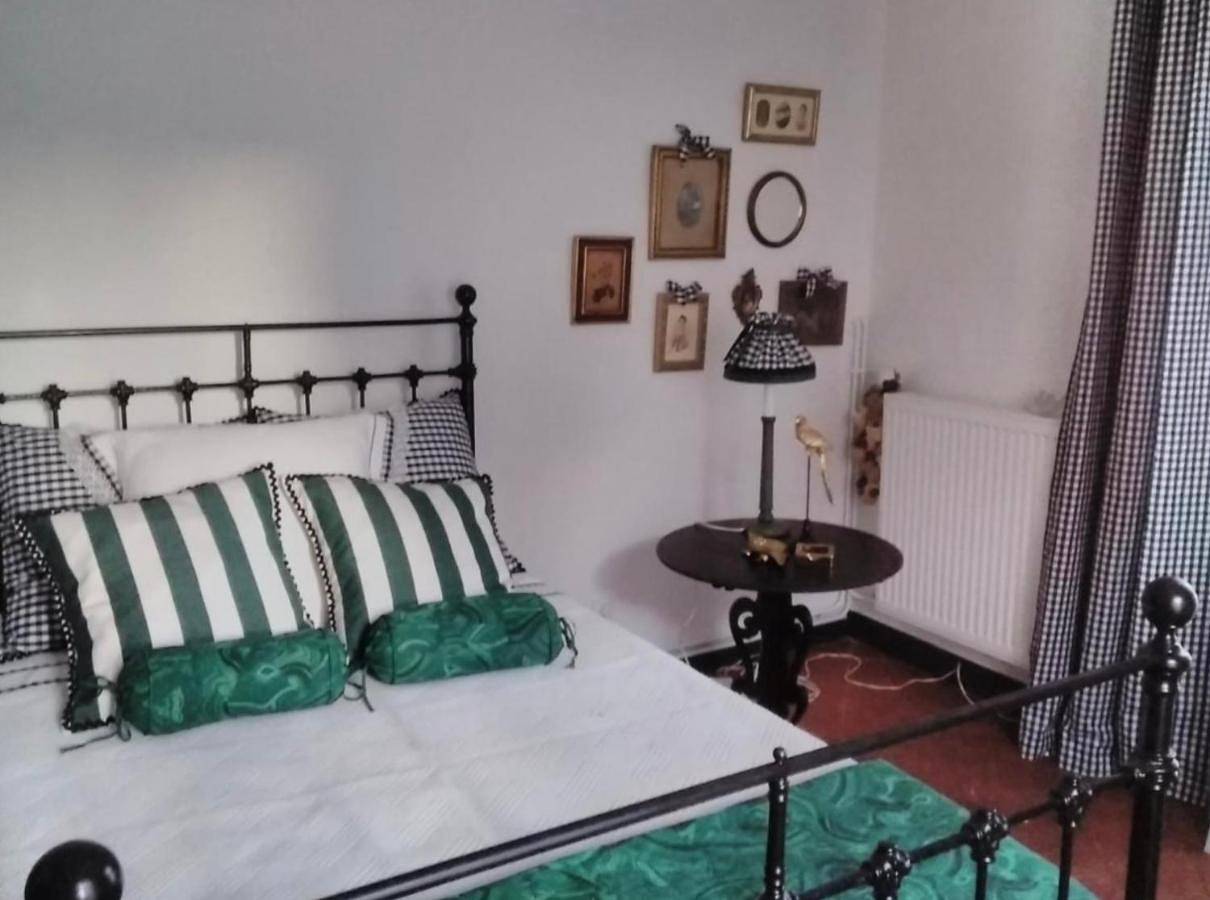 Double Room with Private Bathroom in Leuc, Région de Carcassonne