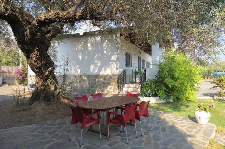 Gîte pour 4 personnes, avec terrasse et jardin
