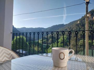 Gîte pour 13 personnes, avec terrasse et vue sur le lac ainsi que piscine et vue dans Tolosa (Alcala del Jucar)