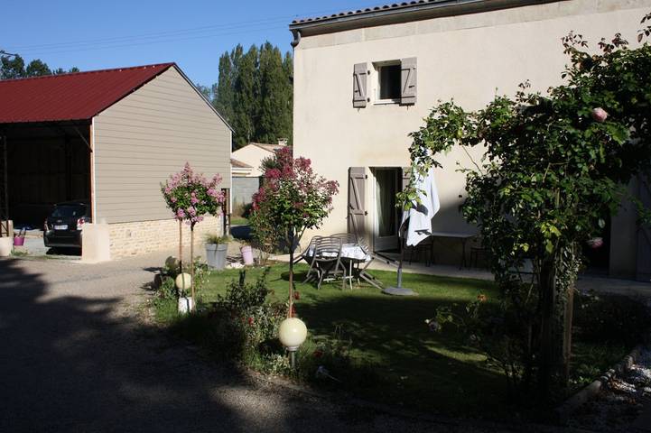 Gîte pour 2 personnes, avec jardin dans les Deux-Sèvres - 2