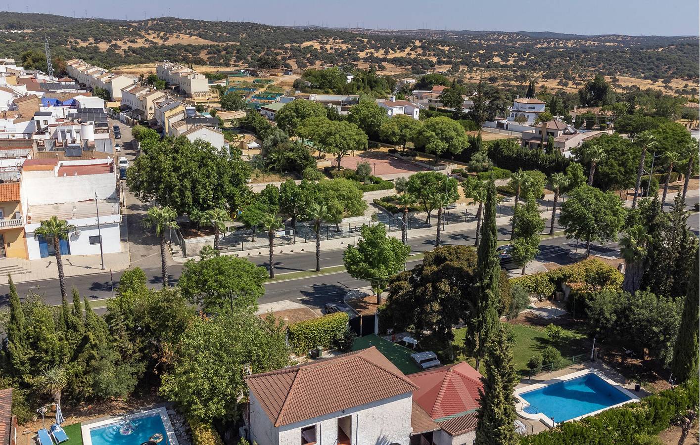 Acogedor Apartamento con Piscina y Chimenea, a 200m del Centro de Las Pajanosas in Las Pajanosas, Guillena