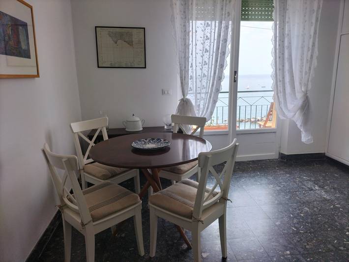 Entire apartment, Bea's Apartment - the window to the sea with A/C in Monterosso al Mare, Monterosso al Mare Municipality