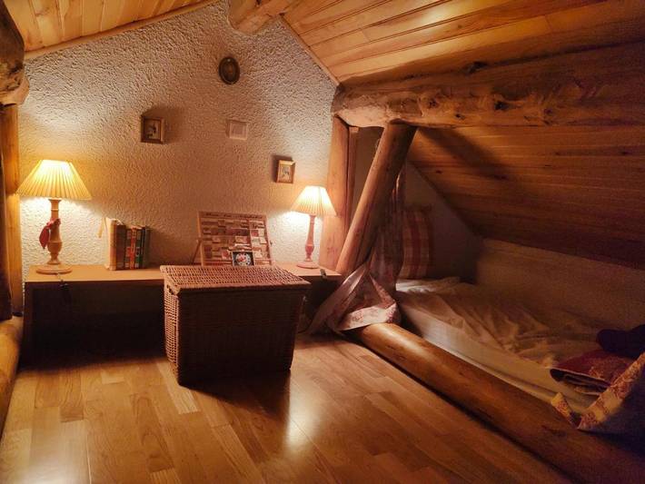Location de vacances pour 4 personnes, avec jardin ainsi que vue et terrasse dans Office De Tourisme Du Donezan - 4