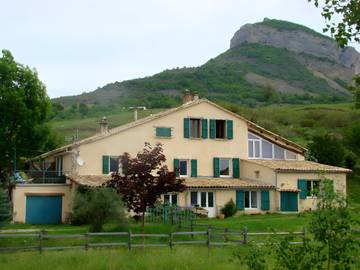 Maison de campagne pour 10 personnes, avec jardin dans Garde-Colombe