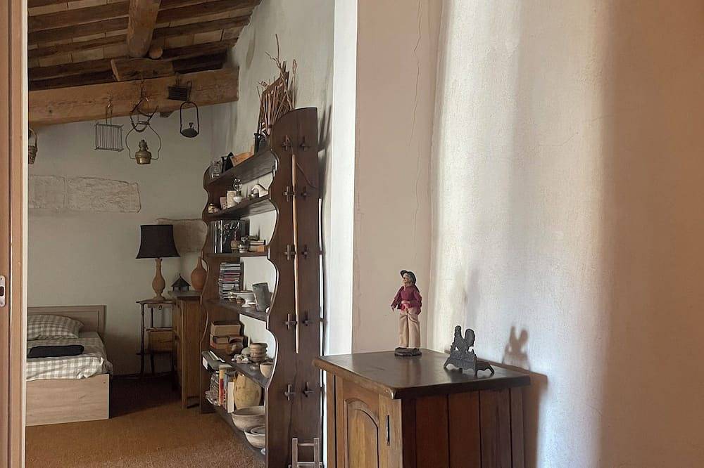 Apartamento entero, Adorable 2-bedroom apartment in wonderful Théziers perfect for relaxing in Théziers, Region de Nimes
