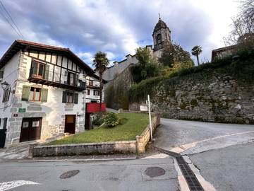 Gîte pour 6 personnes, avec vue à Lesaka