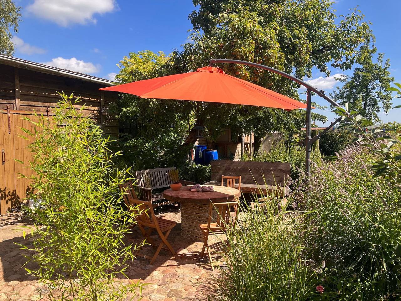 Ganze Ferienwohnung, Appelbue: Urlaub im Storchendorf - Ferienwohnung Gartenblick in Bergenhusen, Eider-Treene-Sorge